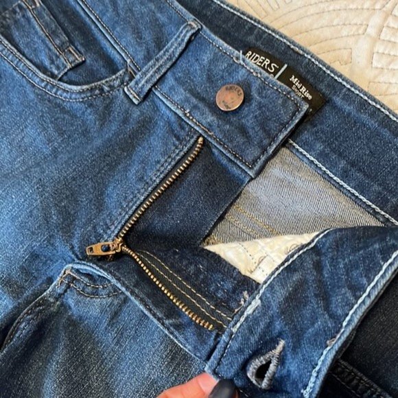 Riders by Lee Mid Rise Short NWOT - Picture 5 of 6